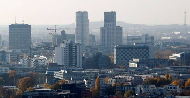 ARCHIV: Die Skyline des westlichen Stadtzentrums mit der Gedächtniskirche in Berlin