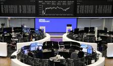 ARCHIV: Die Grafik des deutschen Aktienindex DAX während des Börsengangs von Posche an der Börse in Frankfurt