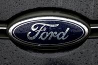 ARCHIV: Abbildung vom Ford-Logo in Genk, Belgien 17. Dezember 2014 REUTERS/Francois Lenoir