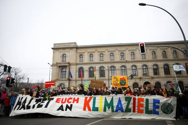 ARCHIV: Menschen nehmen am globalen Klimastreik der Fridays for Future-Bewegung in Berlin, Deutschland
