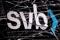 ARCHIV: Das Logo der SVB (Silicon Valley Bank) hinter zerbrochenem Glas