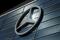 ARCHIV: Das Mercedes-Benz Logo in Frankfurt, Deutschland