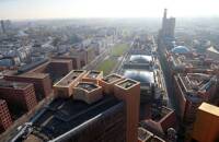 ARCHIV: Eine Gesamtansicht zeigt die Skyline neben dem Potsdamer Platz in Berlin, Deutschland