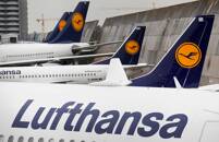 ARCHIV: Lufthansa-Flugzeuge am Frankfurter Flughafen