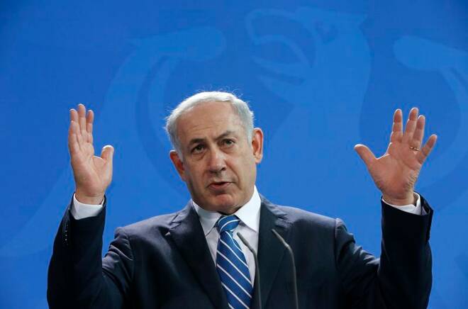 ARCHIV: Der israelische Ministerpräsident Benjamin Netanjahu gestikuliert bei einer Pressekonferenz im Bundeskanzleramt in Berlin, Deutschland