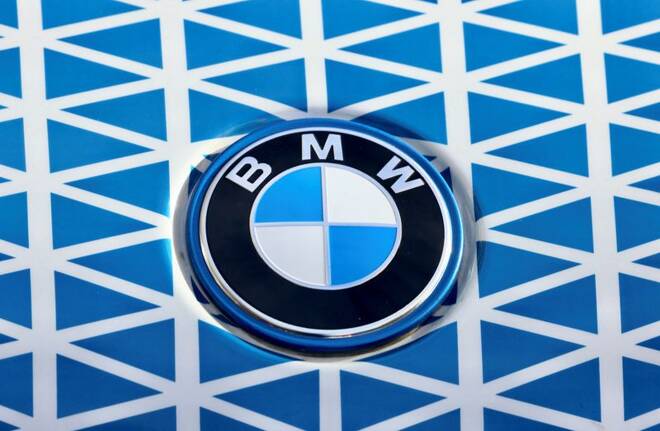 ARCHIV: Das Logo des Automobilherstellers BMW in Brüssel