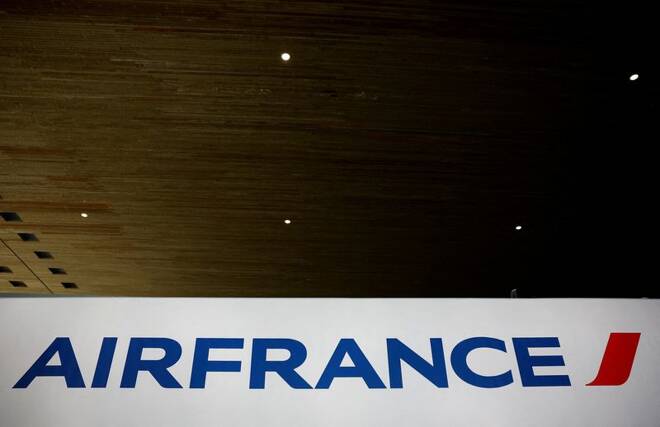 ARCHIV: Das Logo der Fluggesellschaft Air France im Flughafen Charles de Gaulle in Roissy bei Paris