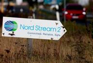 Ein Straßenschild in Richtung der Nord Stream 2-Gasleitung in