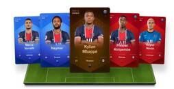 Digitale Sammelkarten mit Fußballspielern in einer Illustration des Online-Fantasy-Fußballspiels Sorare,