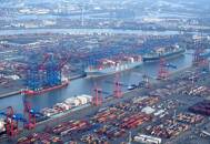 Luftaufnahme eines Containerterminals im Hamburger Hafen, Deutschland, 14. November