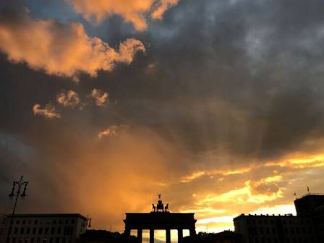 Sonnenuntergang über dem Brandenburger Tor in Berlin, Deutschland, 6.