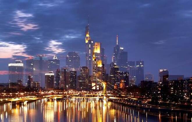Die Skyline während eines Sonnenuntergangs, Frankfurt, Deutschland,18. April 2021.