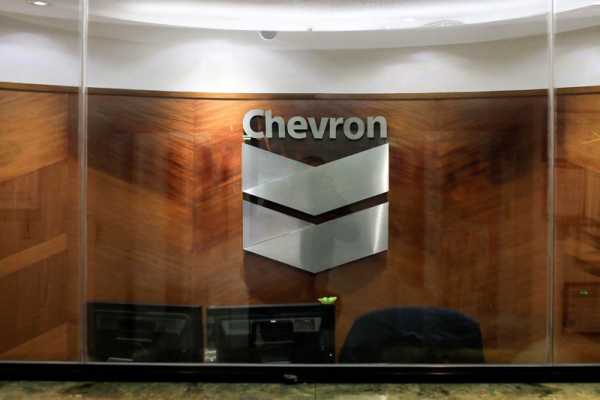 EXCLUSIVA-Chevron se prepara para comercializar petróleo venezolano si Estados Unidos alivia sanciones: fuentes