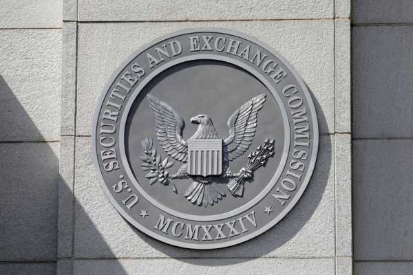 Crypto intermediaries should register with U.S. SEC, agency chair says thumbnail