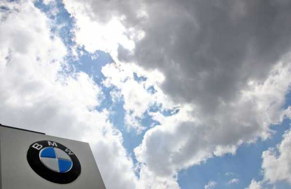 BMW promises stable prices, sees 8-10% auto margin in 2023