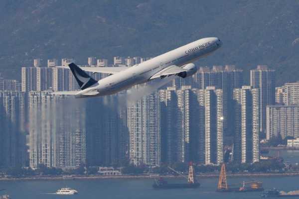 Computer breakdown at Hong Kong airport delays hundreds of travellers
