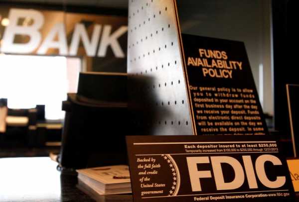 U.S. lawmakers to examine hike in FDIC bank deposit insurance cap